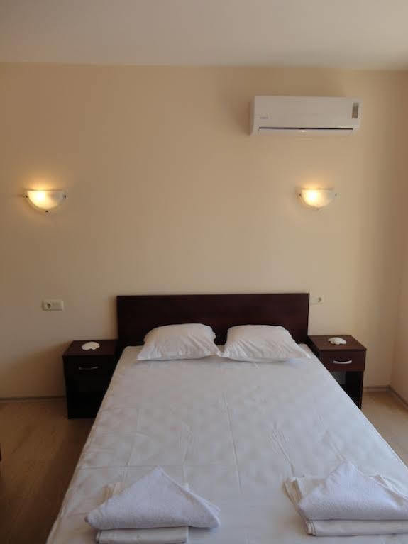 Holiday Apartments In Pomorie Exterior photo