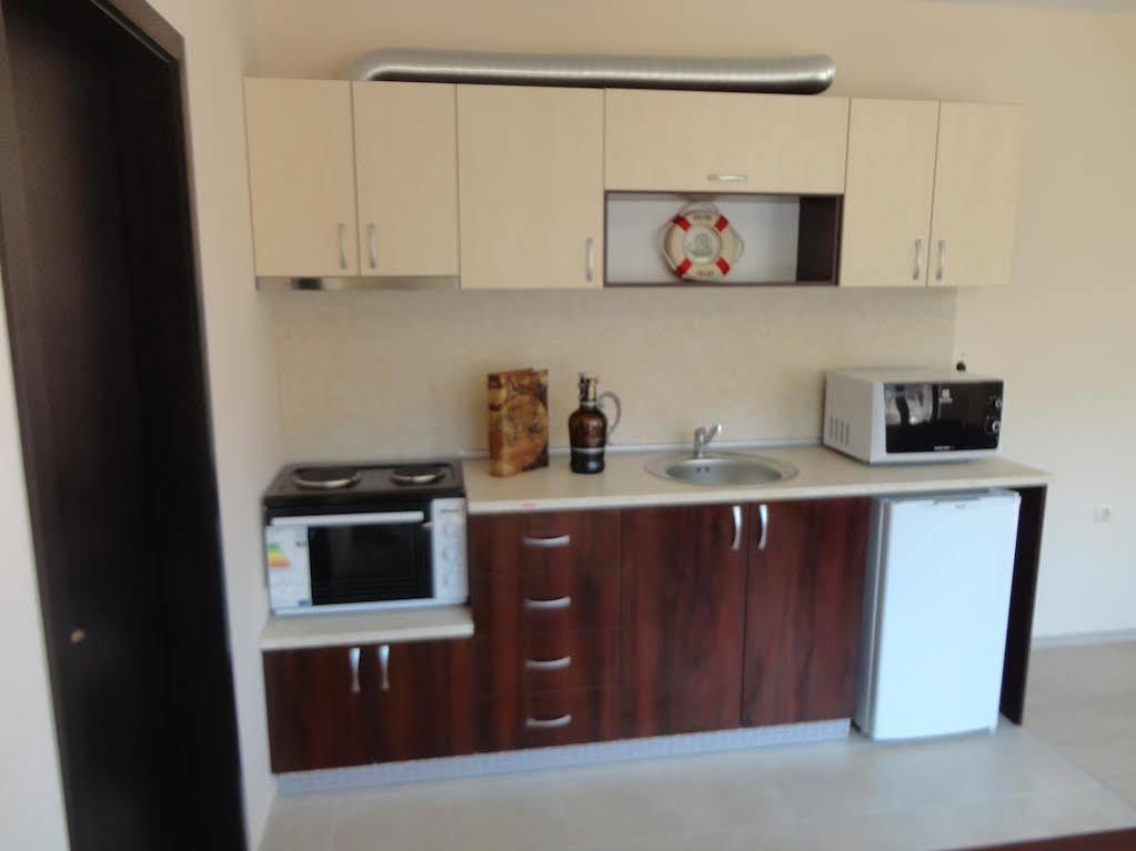 Holiday Apartments In Pomorie Exterior photo