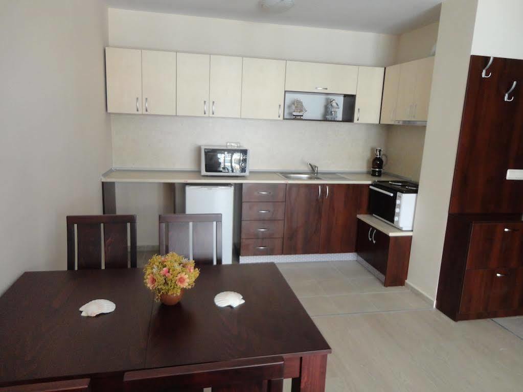 Holiday Apartments In Pomorie Exterior photo